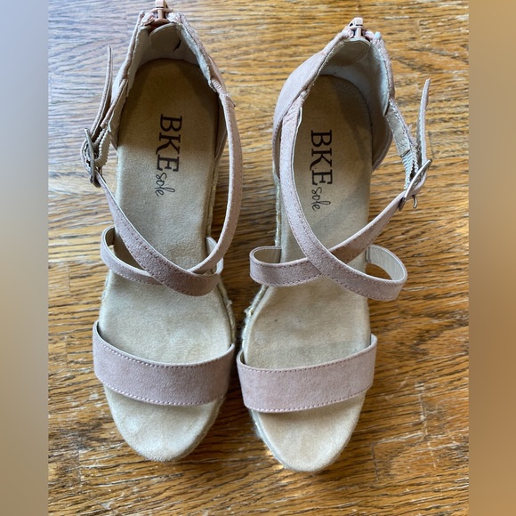 BKE Shoes - BKE Sole Davinia Platform Wedge Espadrille Sandal 7.5 Beige